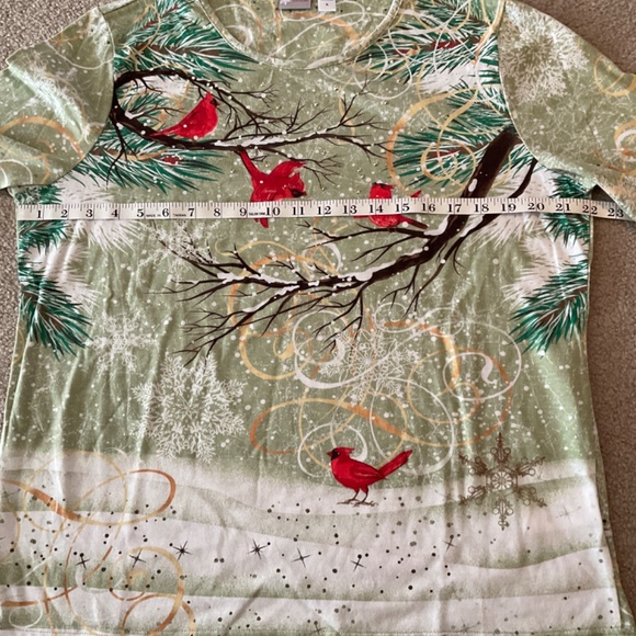 size XL, bust is up to 44” inches, four cardinals pretty shirt, new condition - Picture 3 of 9